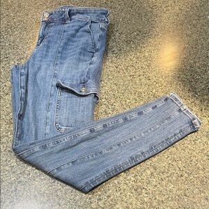 American Eagle Next Level Stretch size 10 Jeans Mom Jeans Cargo Pockets
